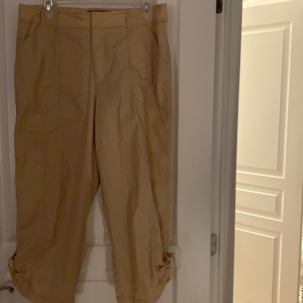 Beige utility pants (3/4 long)